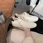 Damen Sportliche Sneaker mit minimalistischer Silhouette und atmungsaktiver Oberflächenstruktur