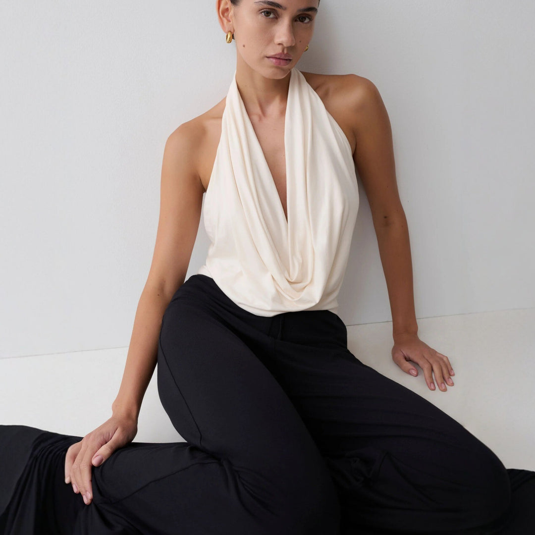 Damen Elegantes Halterneck-Top mit fließendem Stoff und tiefem Ausschnitt R&B