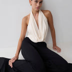 Damen Elegantes Halterneck-Top mit fließendem Stoff und tiefem Ausschnitt R&B