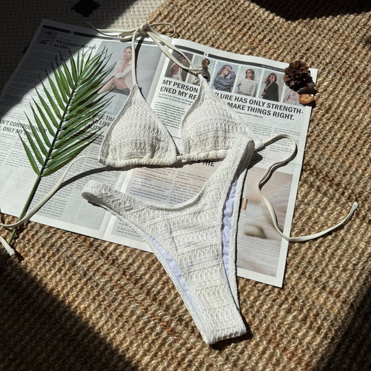 Damen Triangel-Bikini mit strukturierter Oberfläche und verspielten Trägern R&B