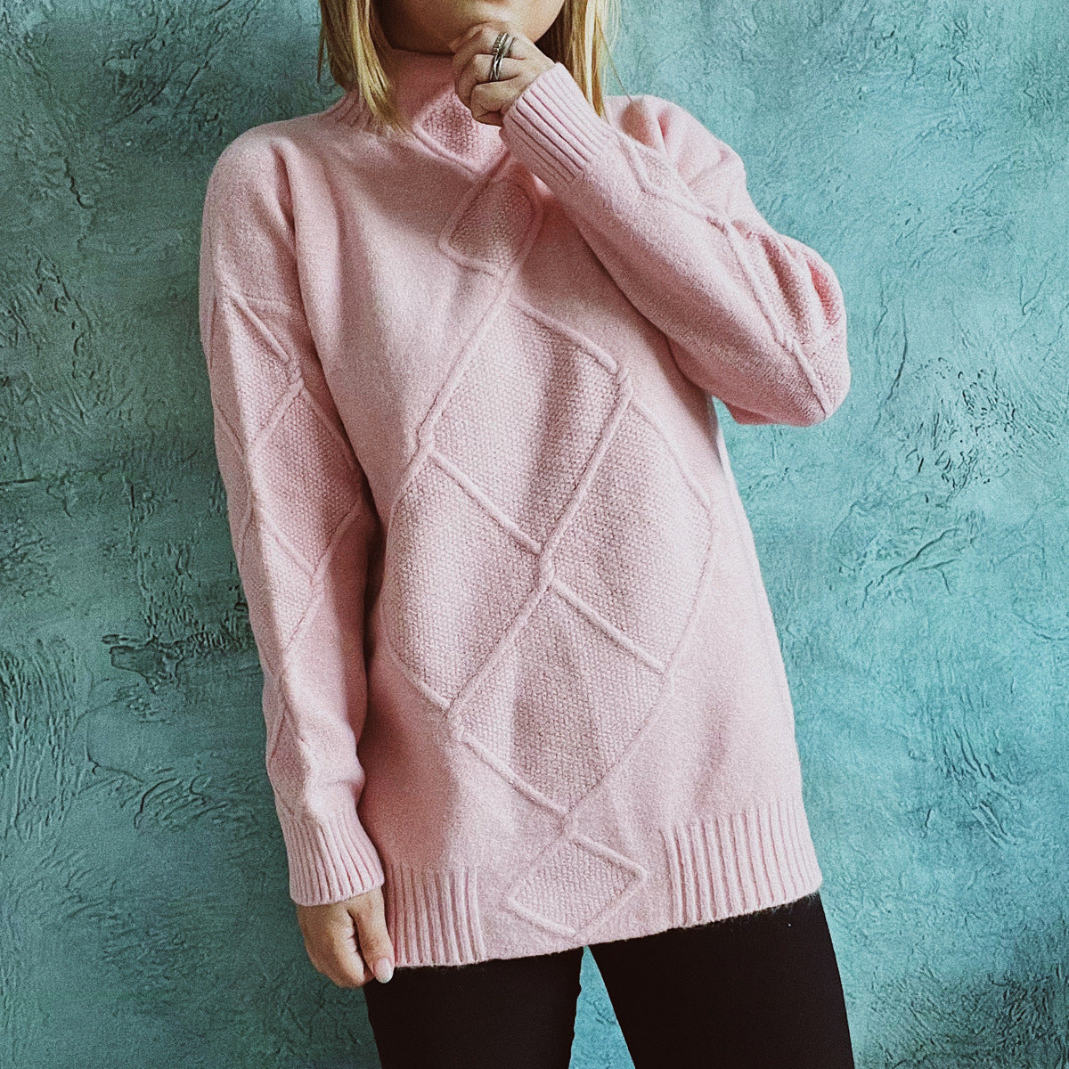 Damen Grobstrickpullover mit elegantem Rautenmuster und hohem Kragen R&B