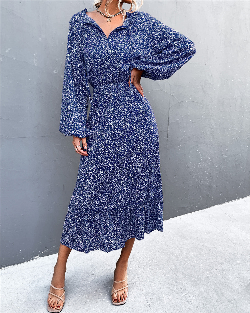 Damen Midikleid mit verspielt-floralem Design und weiten Ärmeln R&B