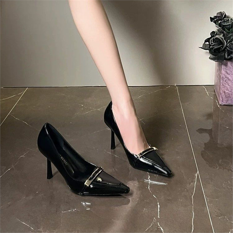Damen elegante spitze High Heels mit glänzender Oberfläche und goldener Schnalle R&B