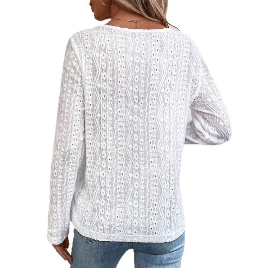 Damen Langarmshirt mit feiner Lochstickerei und dekorativen Knöpfen Heidi-Mode