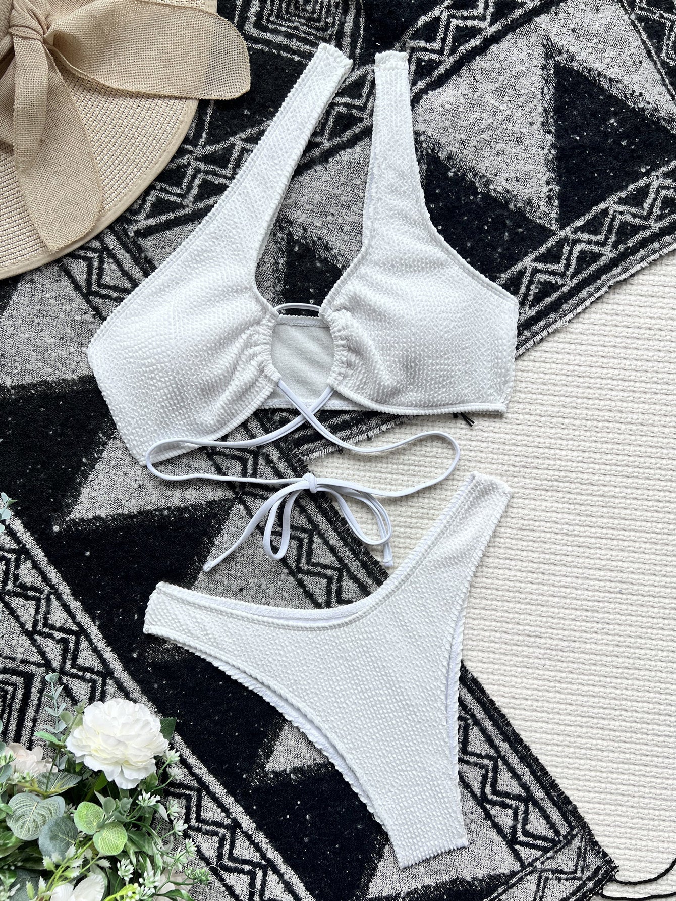 Damen Trendiger Monokini mit asymmetrischem Schnitt und raffiniertem Ringdetail