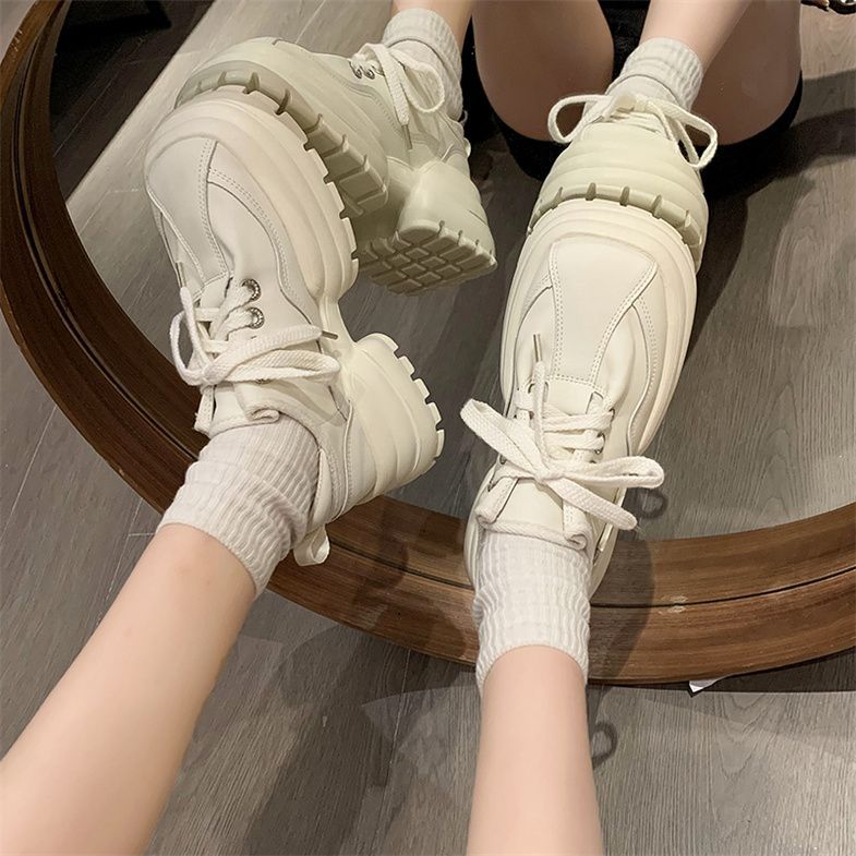Damen Sneakers mit futuristischem Design und dämpfender Komfortsohle
