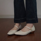 Damen spitz zulaufende Ballerinas mit elegantem Riemen und moderatem Blockabsatz