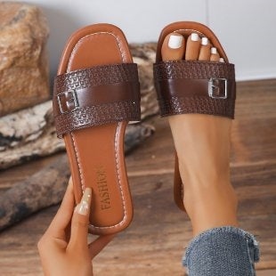 Damen modische Riemensandalen mit breitem Riemendesign und eleganter Schnallen-Applikation R&B