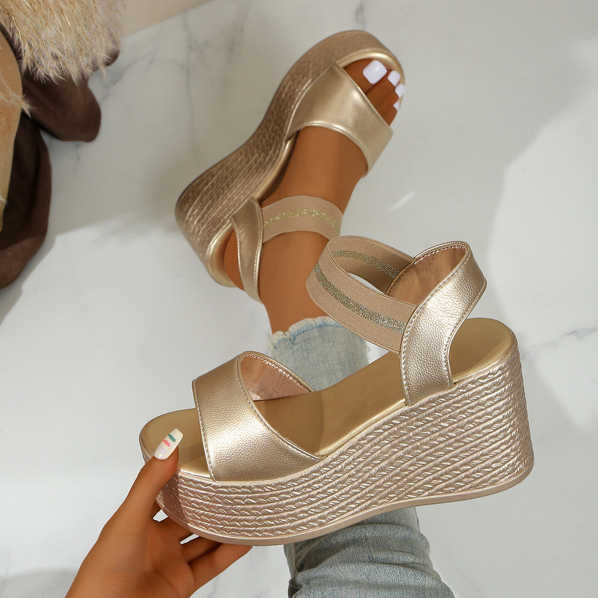 Damen Plateausandaletten mit elegantem Riemen und rutschfester Sohle R&B