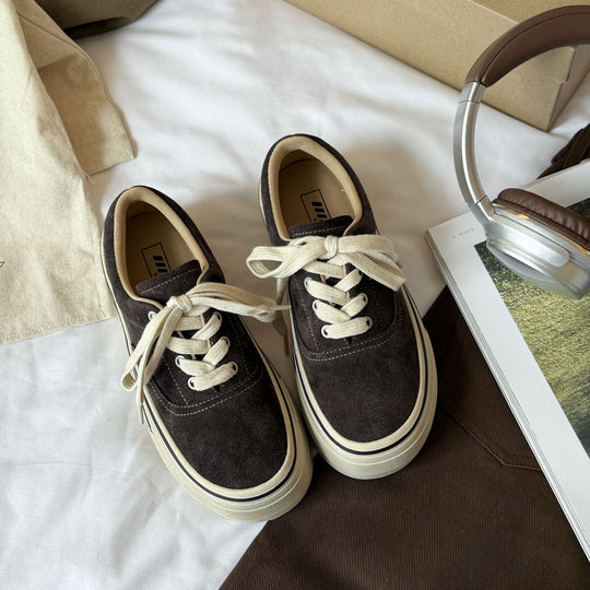 Damen Sneakers mit klassischer Schnürung und robustem Gummiboden R&B