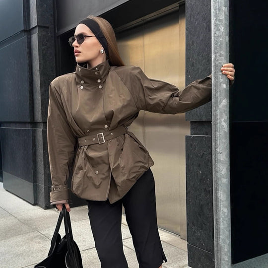 Damen modische Utility-Jacke mit Taillengürtel und trendy Knopfdetails R&B