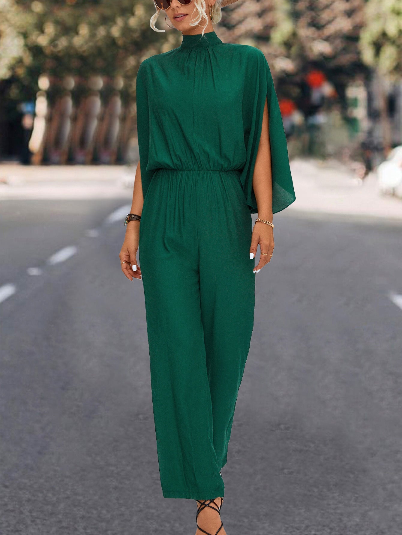 Damen Eleganter Jumpsuit mit fließendem Cape-Design und hochgeschlossenem Ausschnitt R&B