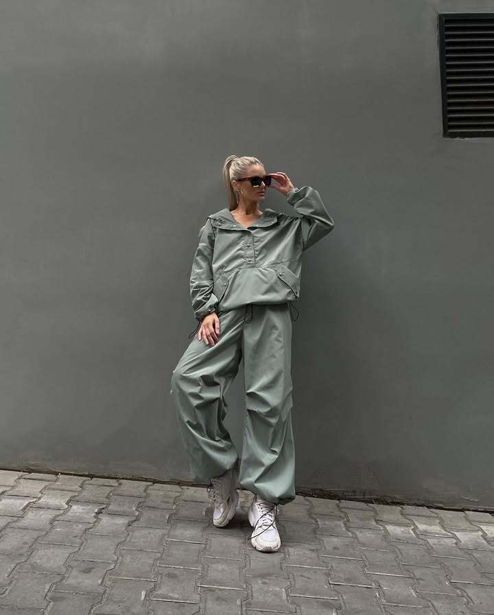 Damen winddichte Technikjacke mit Kapuze und verstellbaren Bündchen R&B