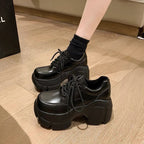 Damen Chunky Plateau Schnürschuhe mit glänzender Oberfläche