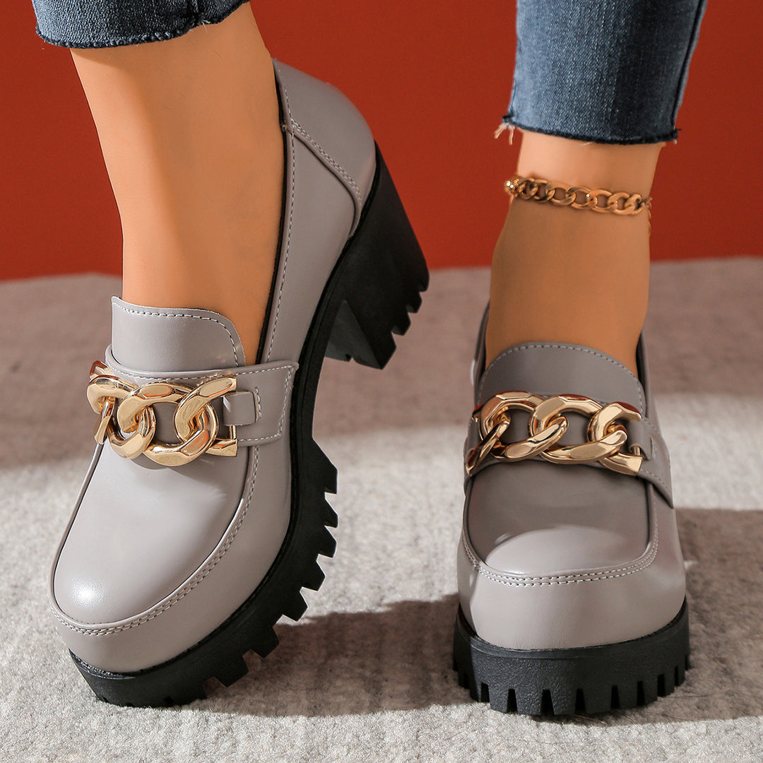 Damen modische Mokassins mit trendigem Absatz und Kettendetail R&B