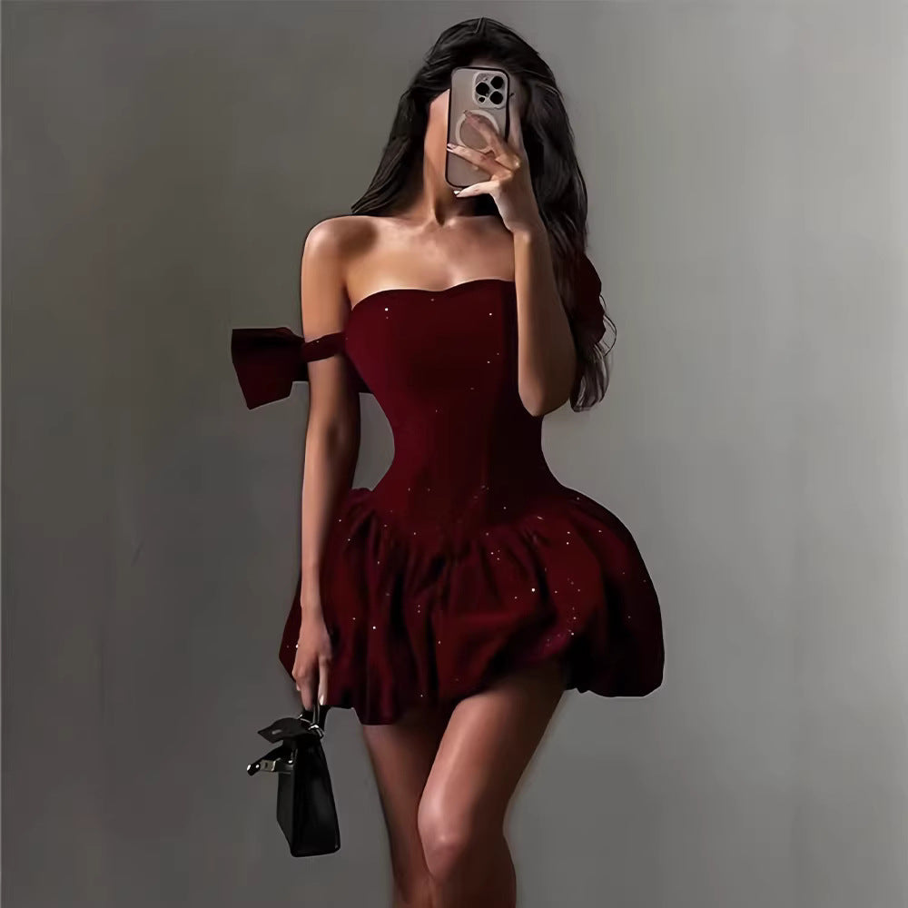 Damen Glitzerndes Cocktailkleid mit schulterfreiem Design und voluminösem Rock EB