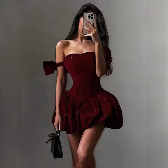 Damen Glitzerndes Cocktailkleid mit schulterfreiem Design und voluminösem Rock R&B