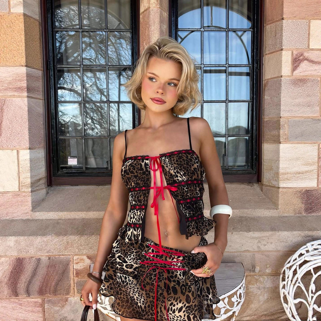 Damen Verspieltes Leo-Minikleid mit Rüschen und Schnürdetails R&B