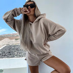 Damen Sportlicher Hoodie mit dazu passender Shorts R&B