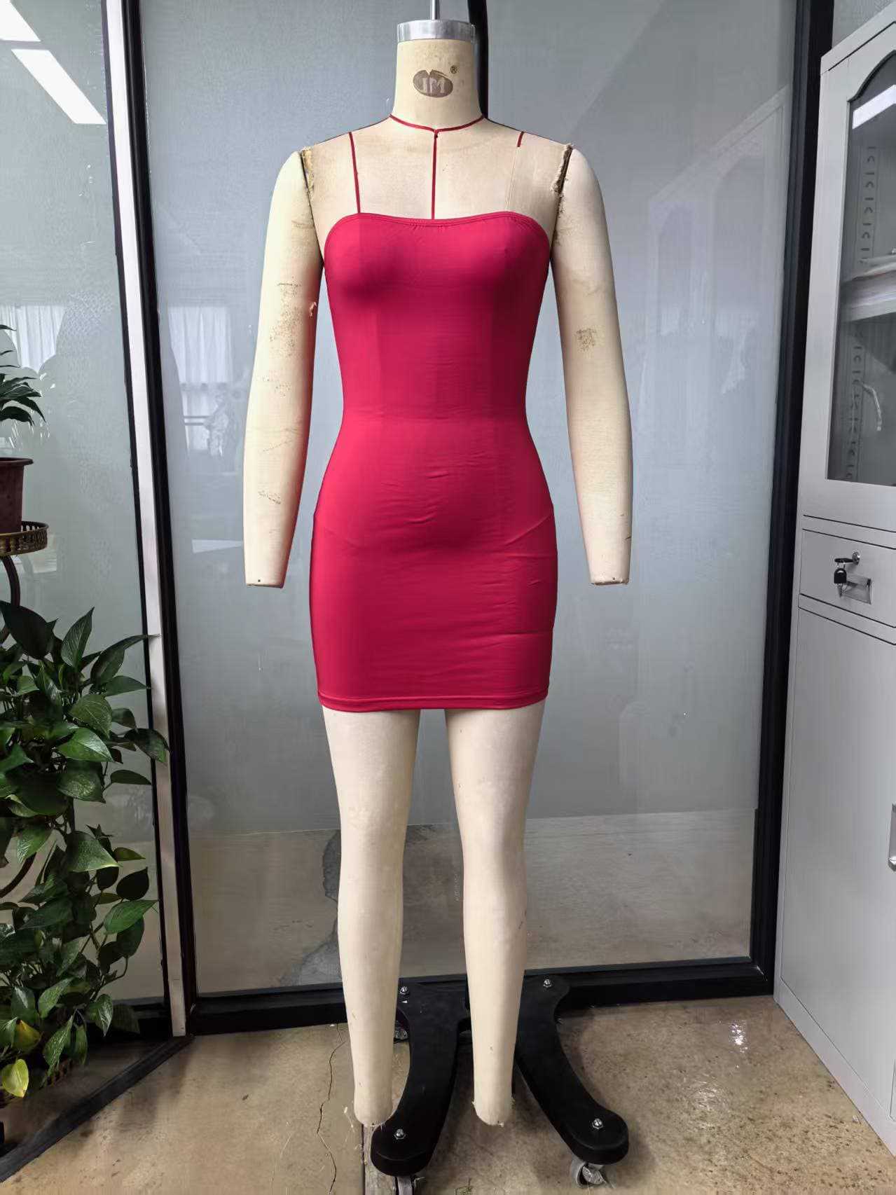 Damen figurbetontes Minikleid mit zarten Trägern und raffinierter Silhouette