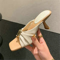 Damen elegantes Mules mit Raffungen und schickem Schmuckdetail R&B