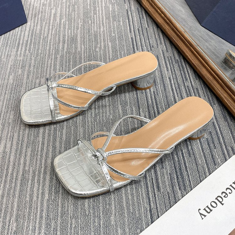 Damen elegante Sandaletten mit metallisch glänzendem Obermaterial und quadratischer Spitze R&B