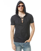 Herren Kapuzen-T-Shirt mit innovativem Schnürdesign und praktischer Kängurutasche