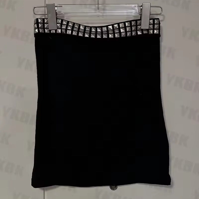Damenrock mit spitzem Design und Nietenbesatz R&B