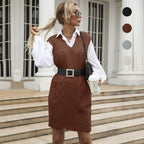 Damen Strickkleid mit modernem Zopfmuster und elegantem V-Ausschnitt