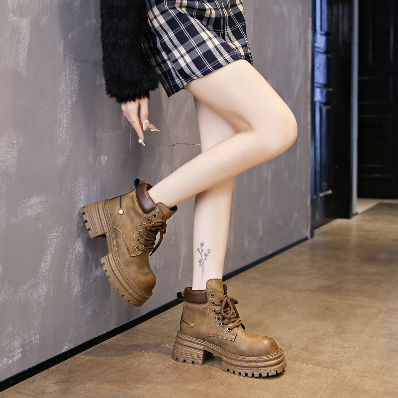 Damen Outdoor Stiefeletten mit robustem Profil und modischem Design R&B
