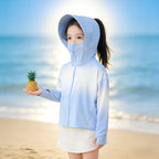 Unisex nan leichte Kinder Sonnenjacke mit integriertem Gesichtsschutz, Kapuzenschild und Pferdeschwanzöffnung  R&B