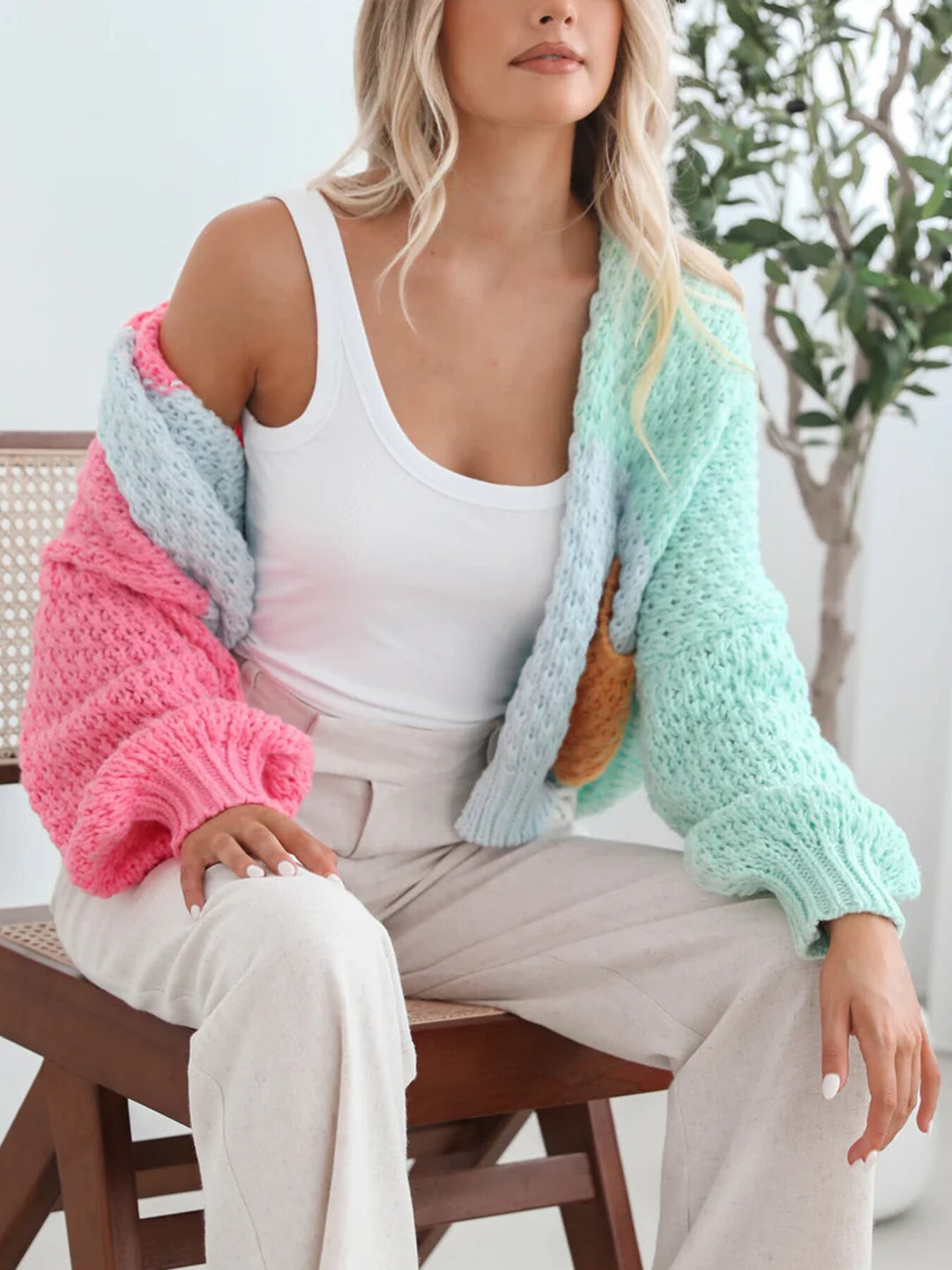 Damen kuschelige Strickjacke mit oversized Ärmeln und Farbkombination R&B