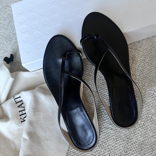 Damen Slipper mit elegantem Zehenstegdesign und praktischem Niedrigabsatz R&B