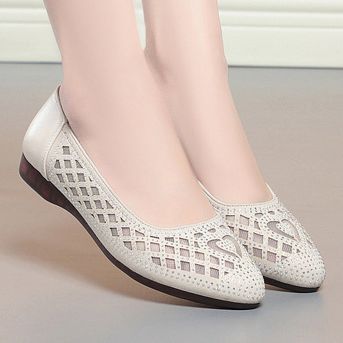 Damen Komfortable Ballerinas mit dekorativem Lochmuster und Strassverzierungen R&B