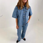 Damen Oversized Denim-Hemd mit kurzen Ärmeln und aufgesetzten Taschen R&B