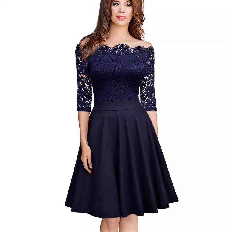 Spitzenkleid mit Schlitz am Ausschnitt und Ärmeln