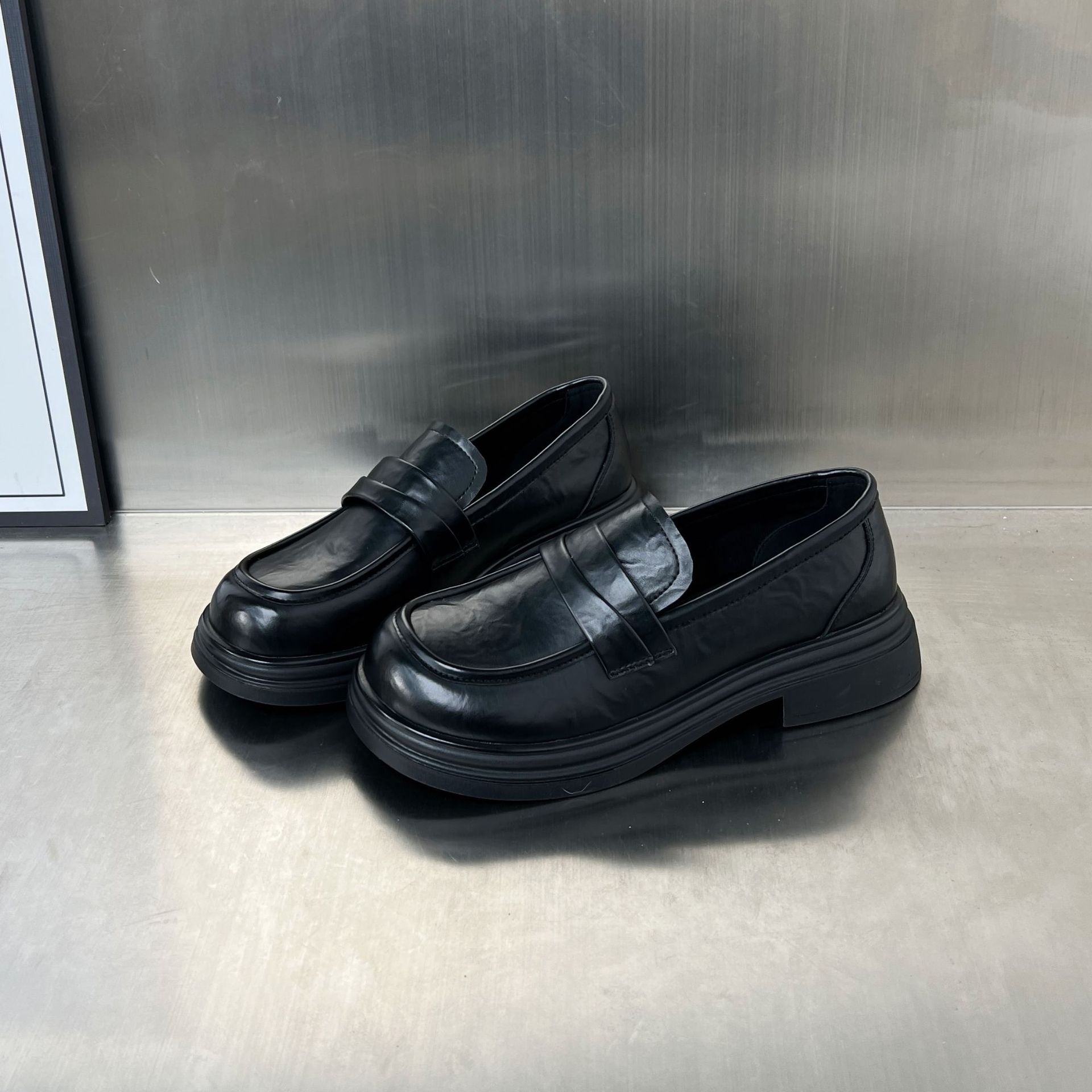 Damen Modische Slipper mit komfortablem Fußbett und edler Verzierungsnaht R&B