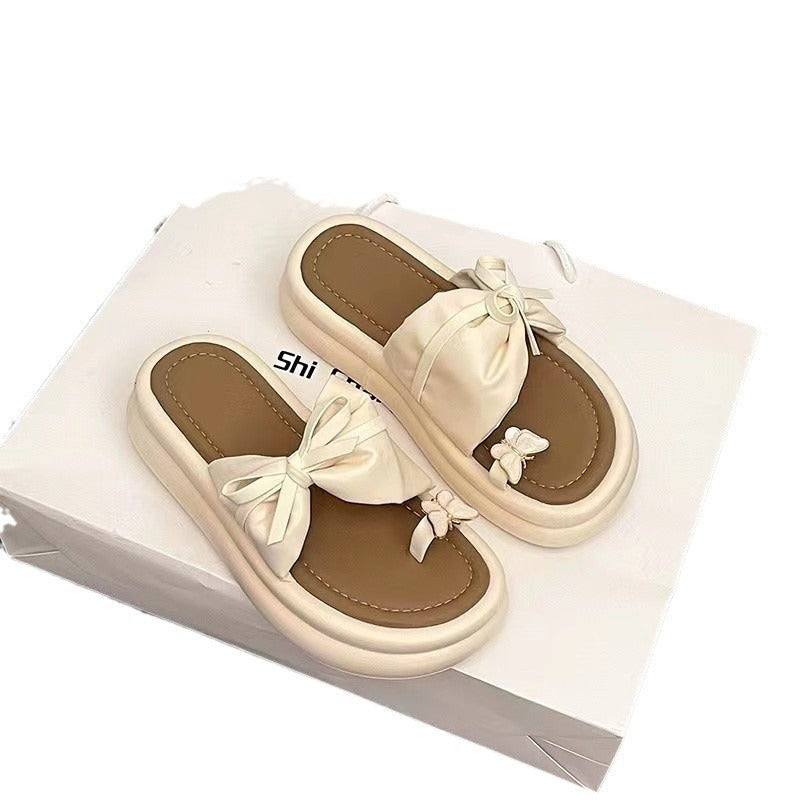 Damen elegante Sandalen mit modernen Schleifenakzenten und zarten Schmetterlingsanhängern R&B