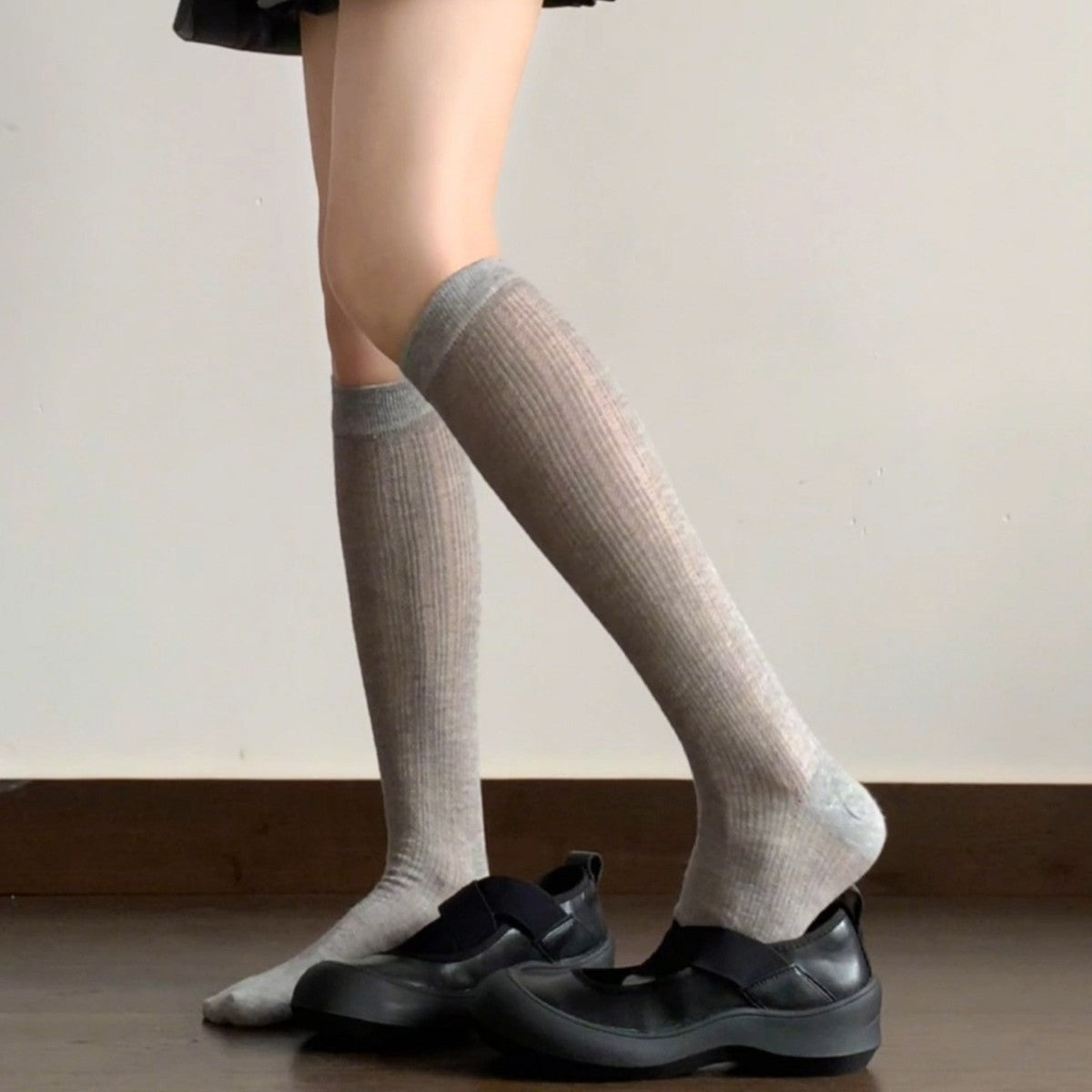 Damen Komfortable Slipper mit elastischem Riemchen R&B