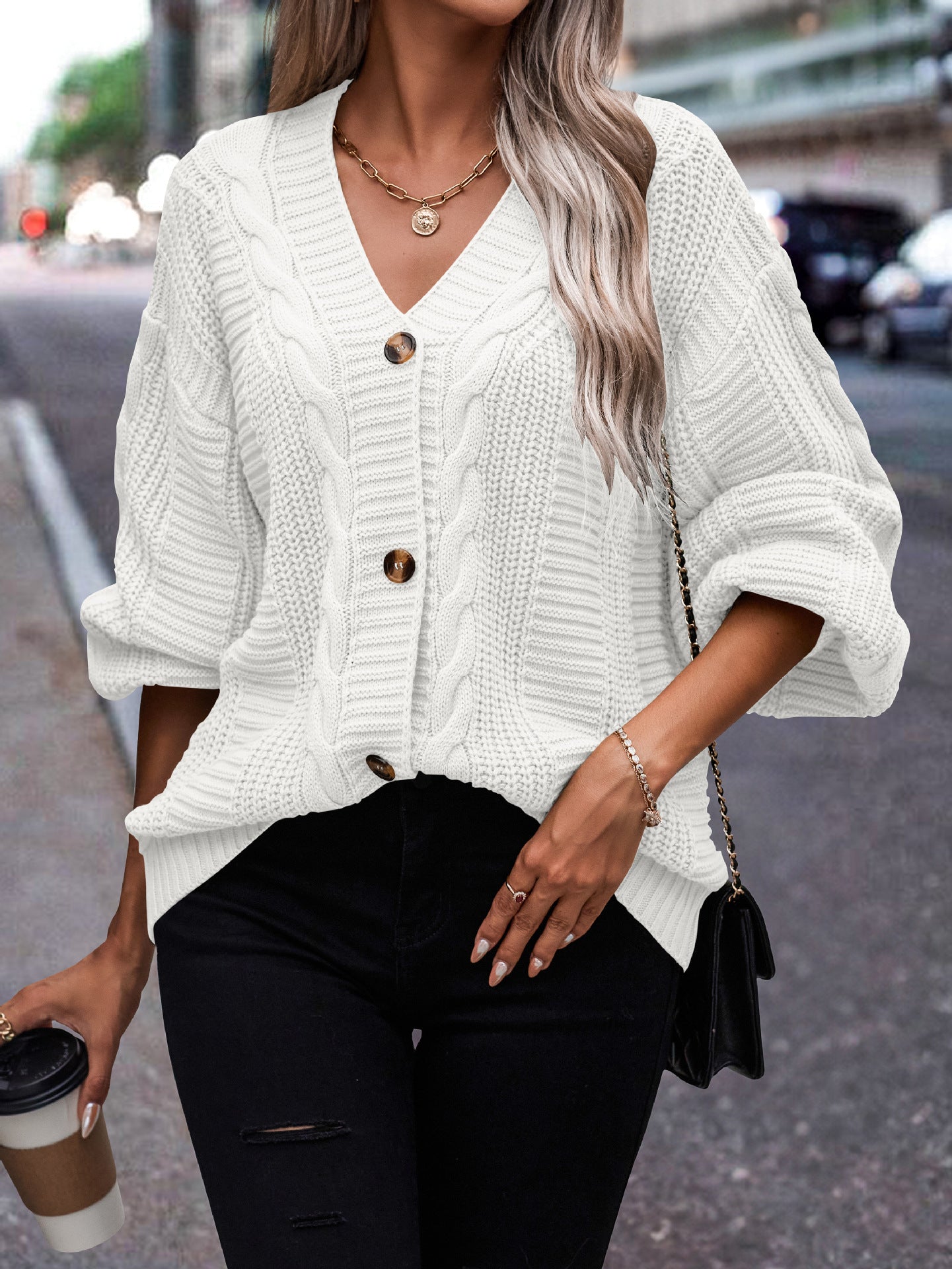 Damen modischer Strickcardigan mit Zopfmuster und Knopfdetail R&B