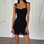 Damen Figurumspielendes Minikleid mit Rüschensaum und verstellbaren Trägern R&B