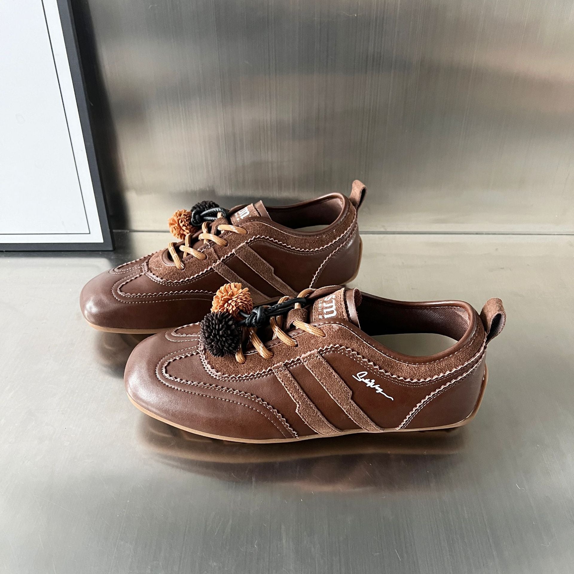 Damen Sportliche Freizeitschuhe aus hochwertigem Leder mit einzigartiger Dekoration R&B