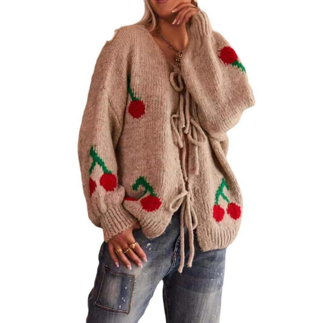 Damen Strickjacke mit verspieltem Kirschmotiv und einzigartiger Bindefront R&B