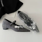 Damen Ballerina-Schuhe mit floralen Applikationen und elegantem Riemen