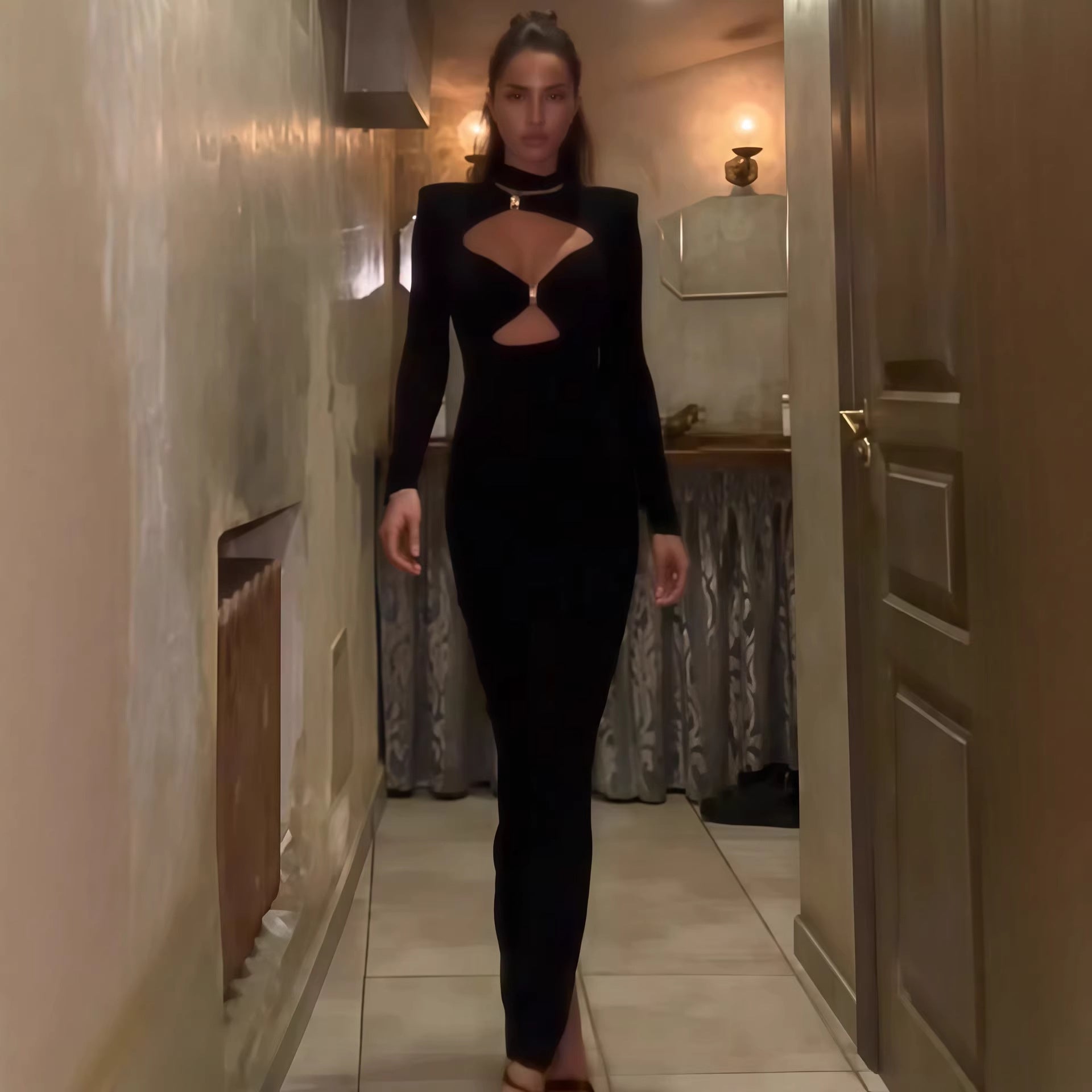 Damen Elegantes Maxikleid mit hochgeschlossenem Dekolleté und raffinierten Cut-Outs R&B