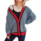 Damen Übergroße Strickjacke mit auffälligem Zickzackmuster und bunten Knöpfen R&B