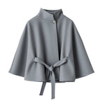 Damen elegante Umhangjacke mit Bindegürtel und hochgeschlossenem Kragen R&B