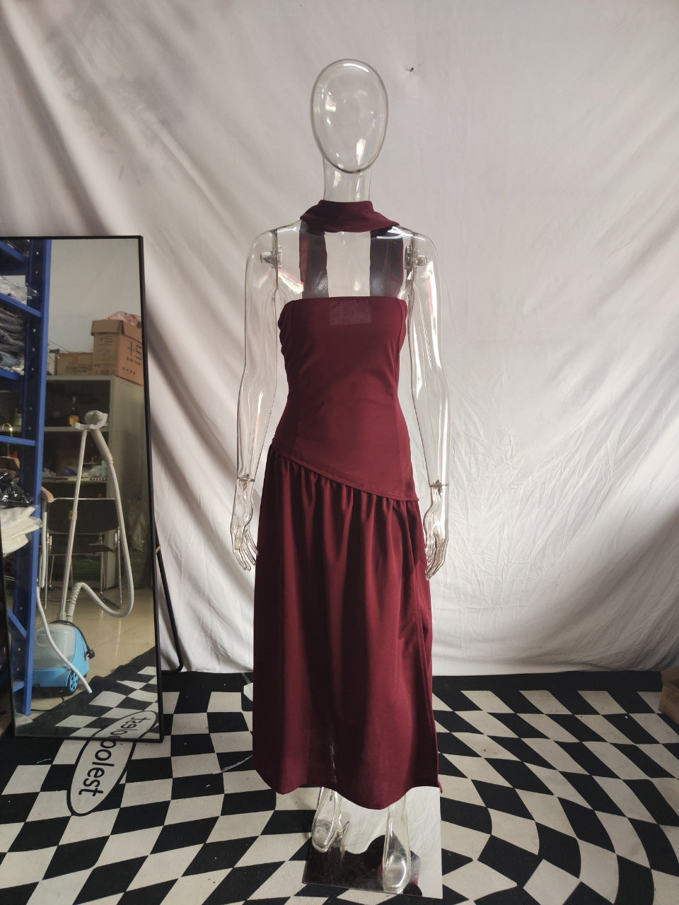 Damen Maxikleid mit schulterfreiem Design und dekorativem Wickelausschnitt R&B