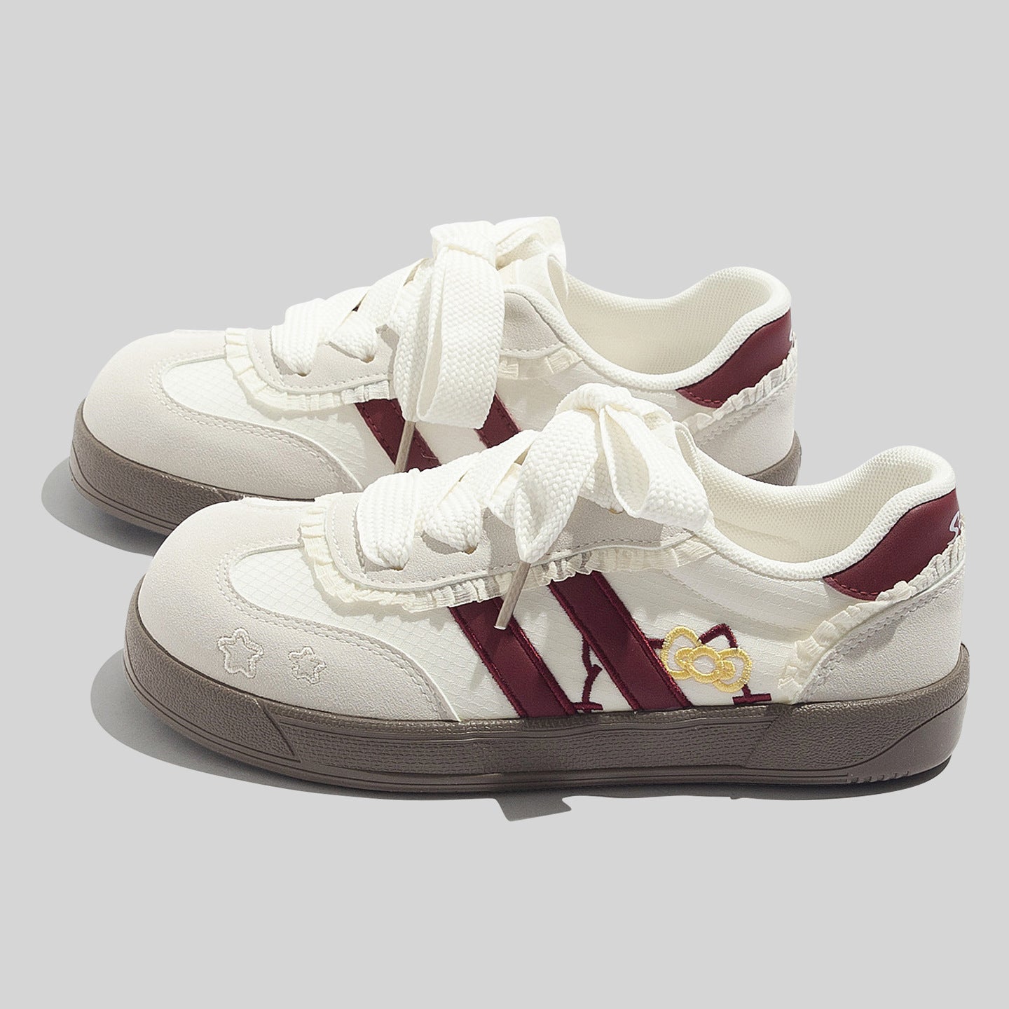 Damen Sportliche Sneaker mit verspieltem Design und einzigartigen Applikationen