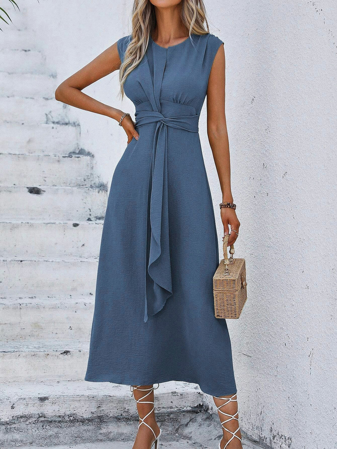 Damen Midikleid mit schlichter Eleganz und Taillengürtel R&B